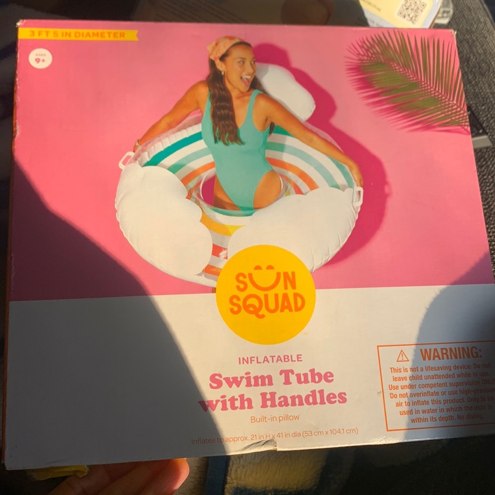 NWT SUN SQUAD inflatable tube with handles